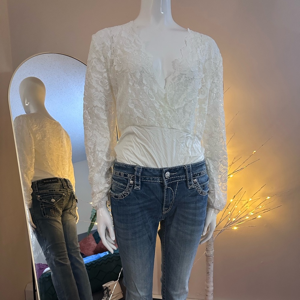 Woman’s Lace Bodysuit Size Large